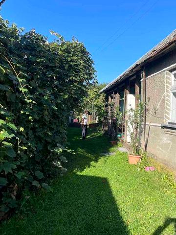 Житловий будинок, земельна ділянка