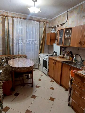 Академіка Корольова вул., 112/3