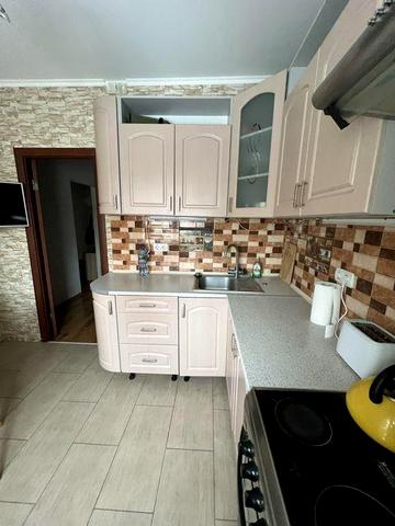 Здам трьохкімнатну квартиру вул. Анни Ахматова, 43.