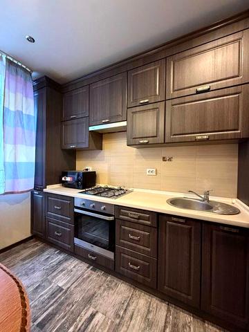 Двокімнатна в центрі, газ! Без комісії!