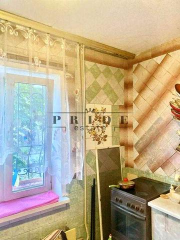 .Простора трикімнатна квартира Троєщина низький поверх!