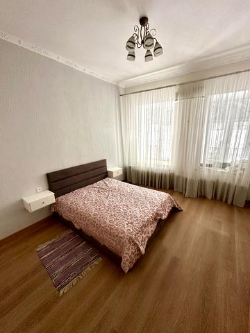 Святослава Караванського вул. (Жуковського), 7