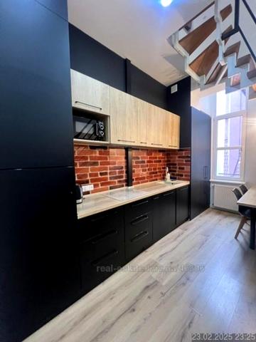 Богдана Хмельницького вул., 12