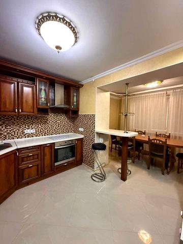 продається квартира 5 ком