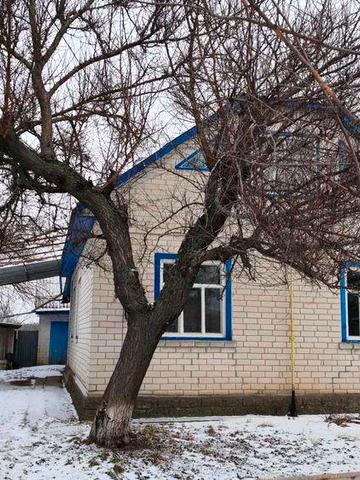 Житловий будинок та земельна ділянка