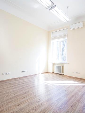 Інститутська вул., 20/8