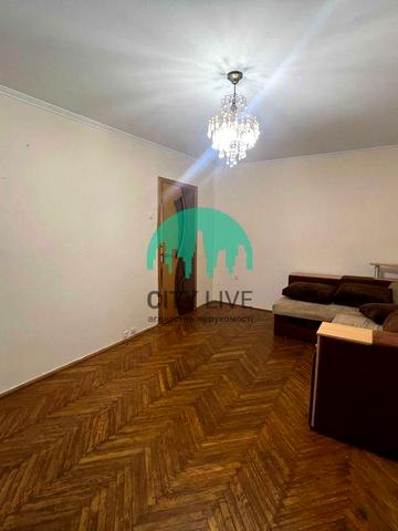 Продам 2 кімнатна з ремонтом вул. Хоткевича буд. 46.  (25)