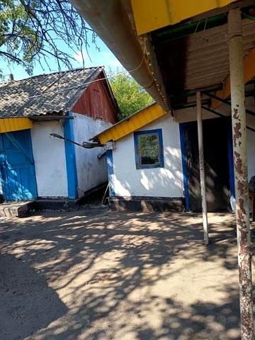 Продаж будинку з пічним паровим опаленням .Підгородна.