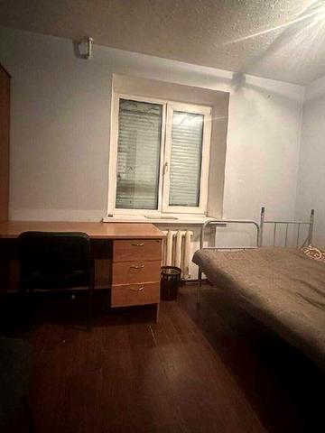 Продаж чотирикімнатної квартири на Замості