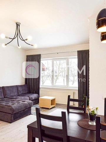 Оренда сучасного будинку, що поєднує затишок та функціональність.