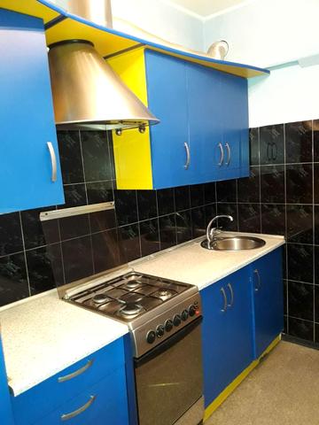 Державності вул., 25