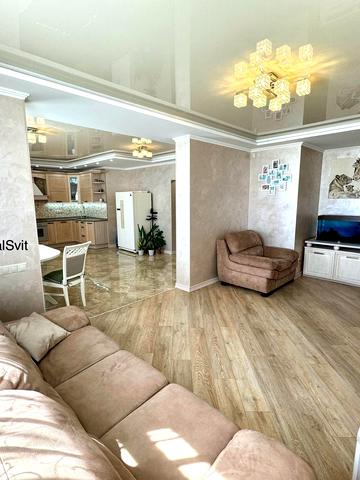 Воскресенська вул., 14-Б