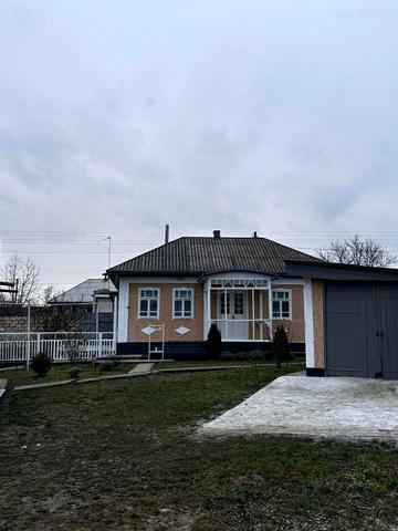 Продається  господарство з двома житловими будинками