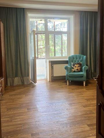 Сковороди Центр міста з місцем для авто