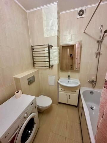 Наталії Ужвій вул., 12