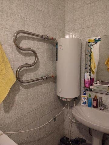 Академіка Єфремова 19А.Без комісії для покупця!!!