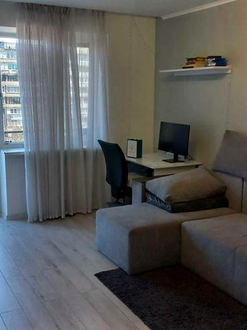 Продам Двокімнатну біля метро Лівобережна з ремонтом