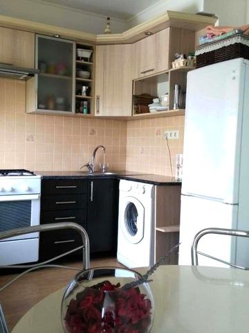 Йорданська вул. (Лайоша Гавро), 4