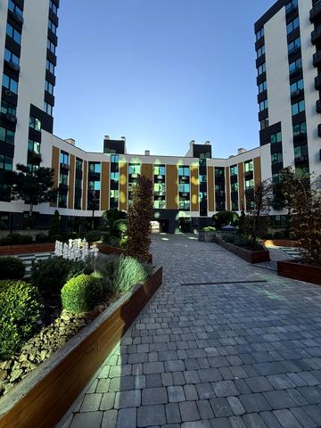 Героїв Небесної Сотні просп., (Будинок 20/10)