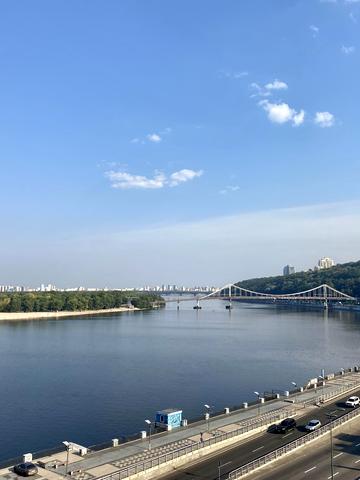 Набережно-Хрещатицька вул., 11