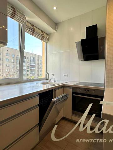 Предславинська вул., 36/38