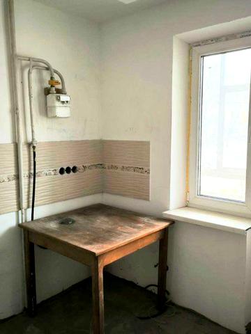 Продам 3  квартиру в центре Синельникова