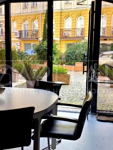 Кожумяцька вул., 1