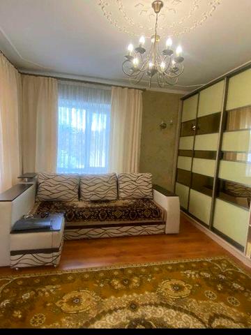 Здається гарний дом в селі