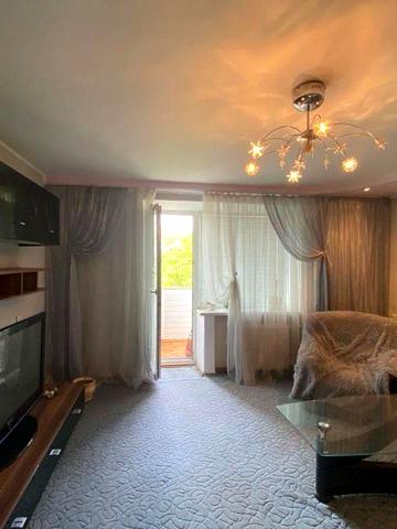 Трикімнатна квартира в довгострокову оренду по вулиці Полякова !