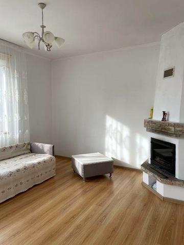 3 кімнатна квартира на першому поверсі особняка