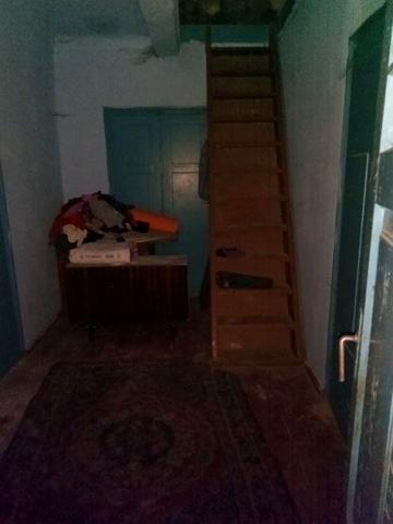 Будинок з землею