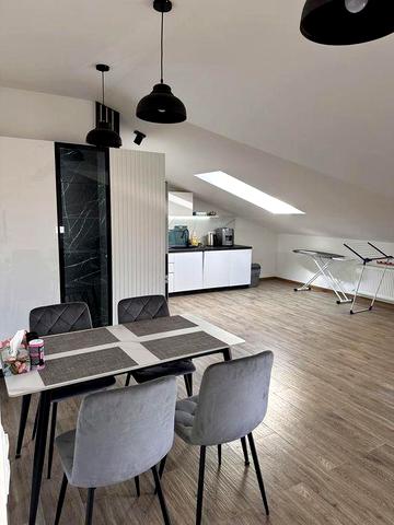 Продаж 2кім квартири з євроремонтом і меблями .Центр. Моршин.