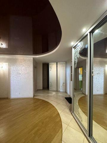 2к квартира, метро Політех, генератор на ліфти, воду, опалення