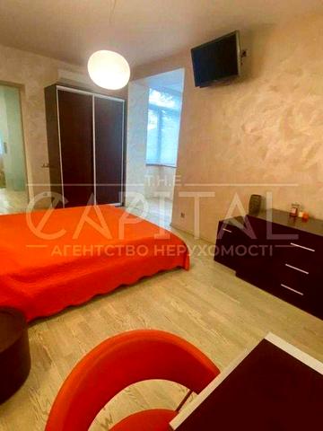 ОРЕНДА, 2 кімн. кв. вул. Пилипа  Орлика 24/1, Печерськ, (газ в кв.)