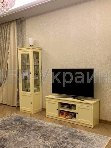 Метро Харківська. 3 кімнатна квартира 106 кв.м на Ревуцького 9