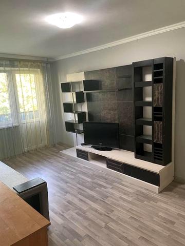 Космонавтів вул., 23