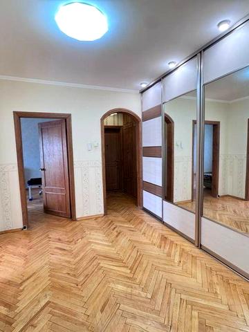 Продаж 3-кімнатної квартири з балконом