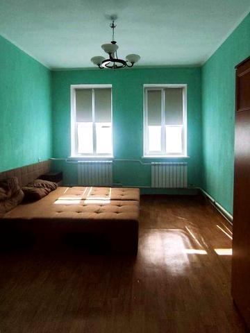 Сдаю двухкомнатную квартиру с въездом для машины в центре города