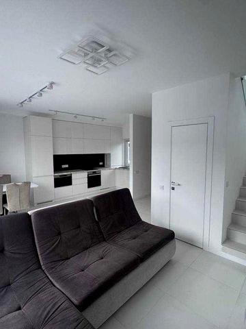 Є ВІДЕО Дуже класний 4-кімнатний таунхаус на Осокорках Можна генератор