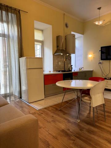 Саксаганського вул., 22