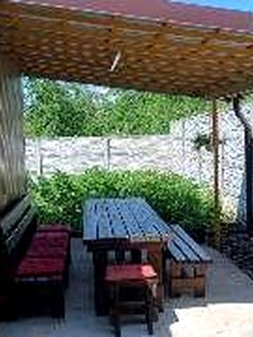 Земельна ділянка з дачним будинком.