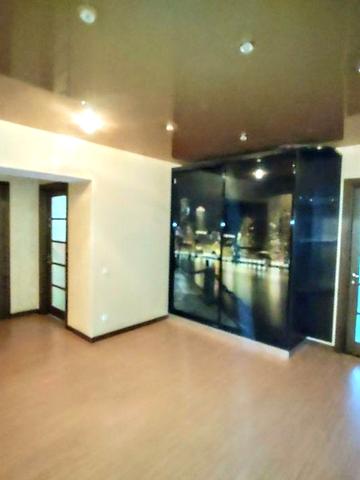 Здам велику трикімнатну кв. за Держпромом.