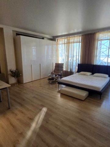 Трикімнатна квартира з великою терасою в центрі міст, пентхаус