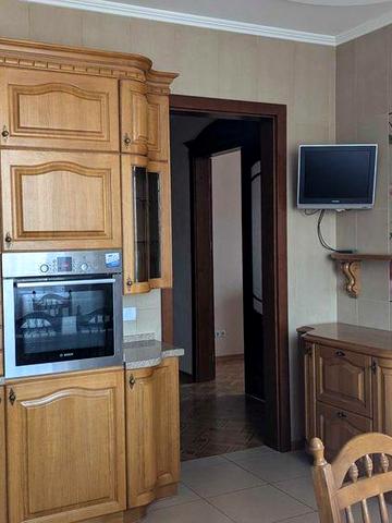 Тютюнника вул.16, Оренда 2к-88кв.м ст метро Палац України, Олімпійська