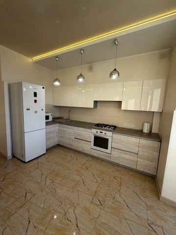 Оренда 4 кімнатноі квартири Перемоги , 66о