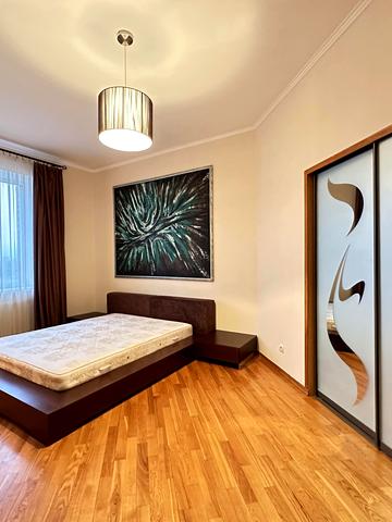 Молдовська вул. (Молдавська), 2