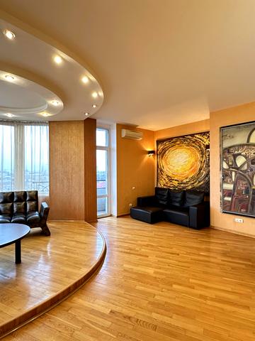 Молдовська вул. (Молдавська), 2