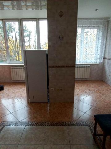 Тролейбусна вул., 7