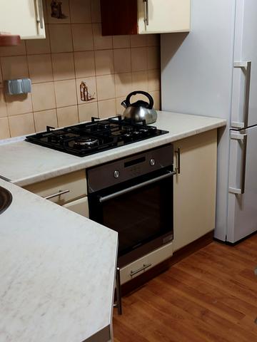 Каштанова вул., 8