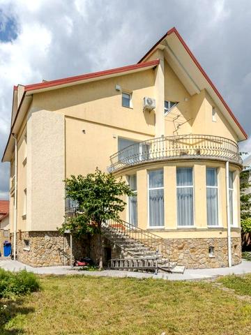 Долинна вул., 9